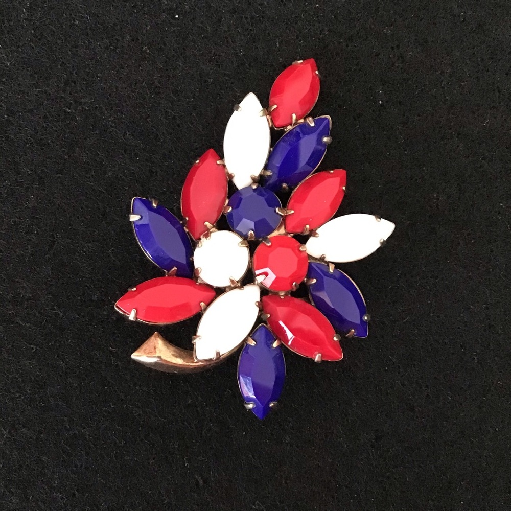 Vintage Juliana D&E Color Glass Holiday Brooch.